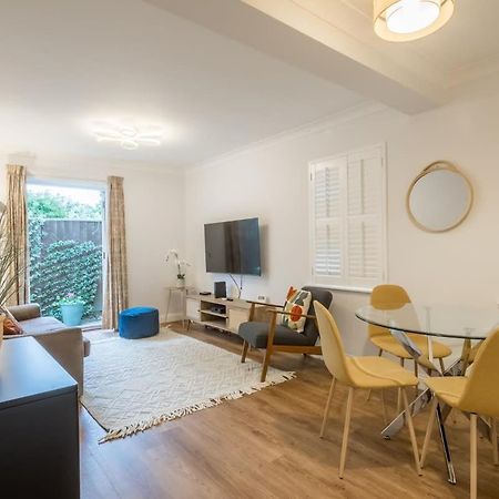 Lovely 1 Bed Apartment With Free Parking & Garden CBG Exteriér fotografie