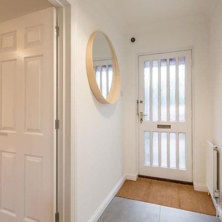 Lovely 1 Bed Apartment With Free Parking & Garden CBG Exteriér fotografie