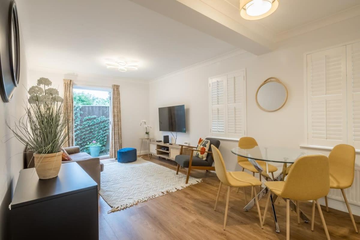 Lovely 1 Bed Apartment With Free Parking & Garden CBG Exteriér fotografie