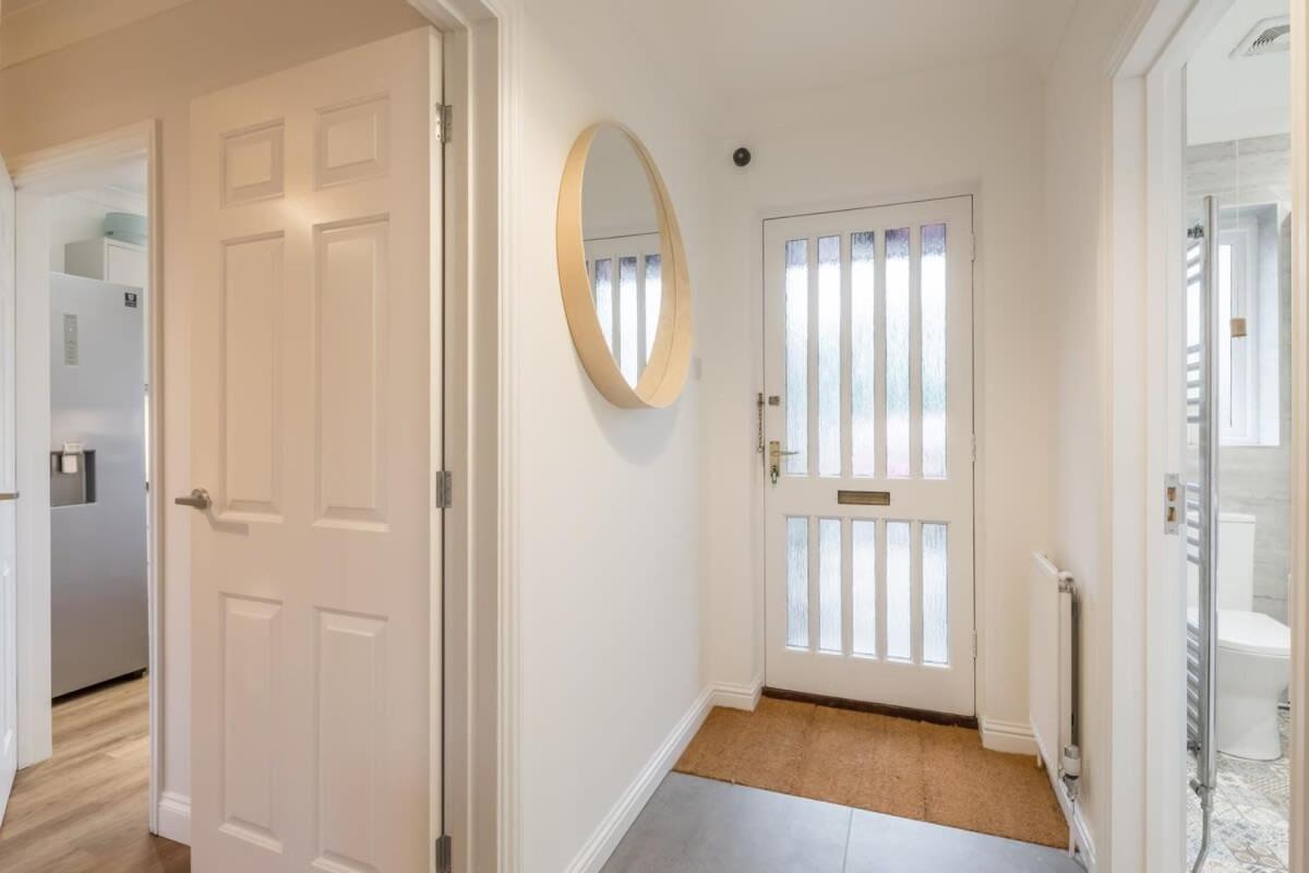 Lovely 1 Bed Apartment With Free Parking & Garden CBG Exteriér fotografie
