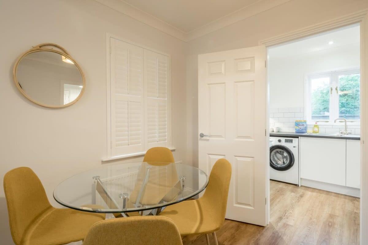 Lovely 1 Bed Apartment With Free Parking & Garden CBG Exteriér fotografie