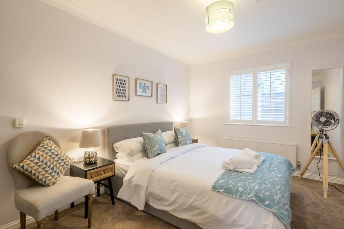 Lovely 1 Bed Apartment With Free Parking & Garden CBG Exteriér fotografie