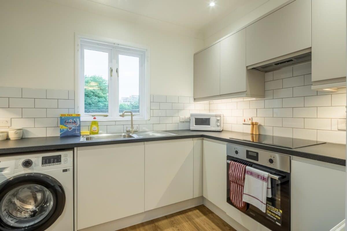 Lovely 1 Bed Apartment With Free Parking & Garden CBG Exteriér fotografie